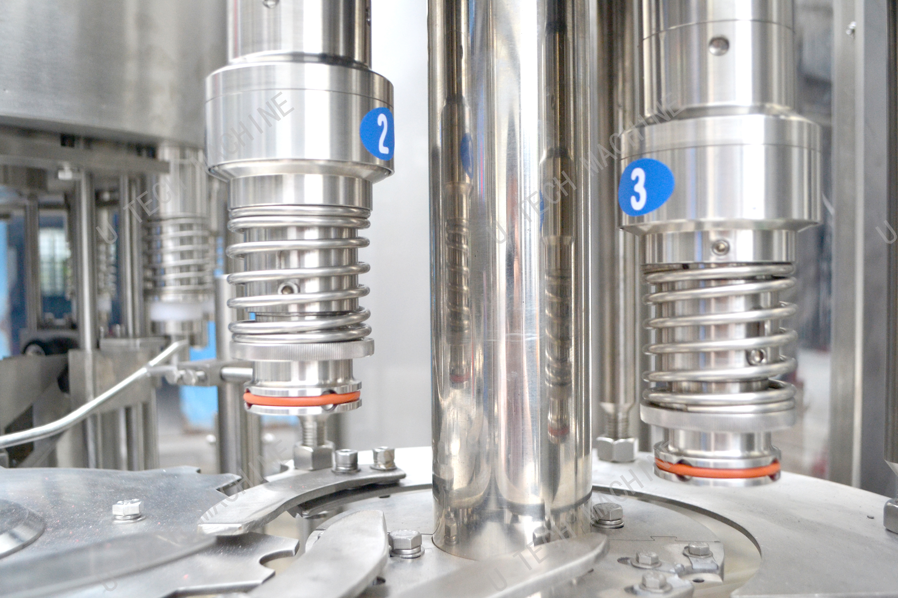 Precio de la máquina de llenado de agua mineral 2000BPH